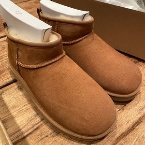 Brand new Classic UGGS mini- chestnut